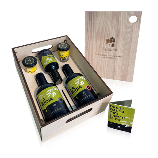 Elegant gift box with solid cutting board