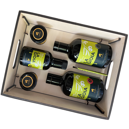 Elegant gift box with solid cutting board