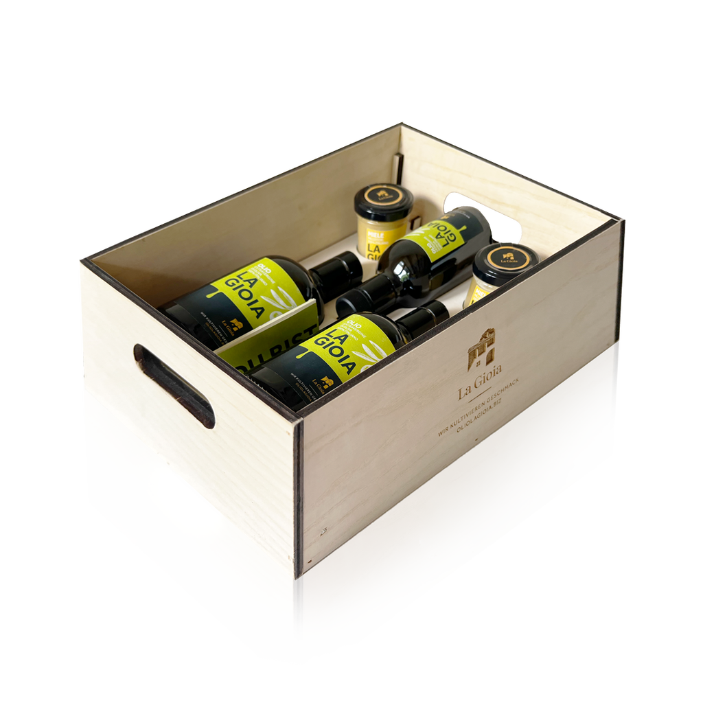 Elegant gift box with solid cutting board
